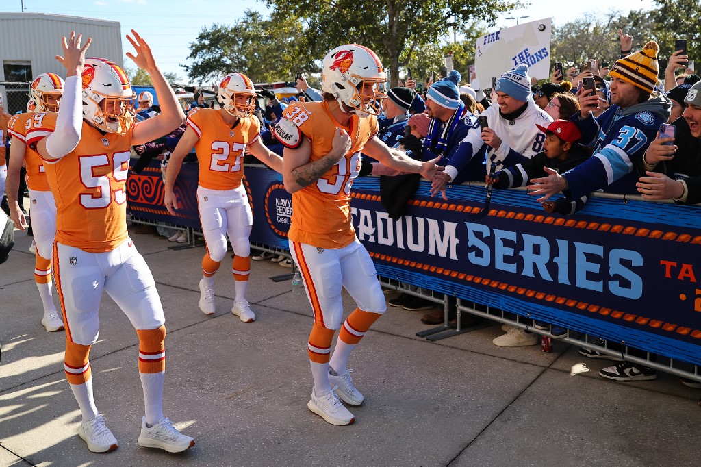 NHL szabadtéri meccs Tampa Bay Boston kapusbunyó