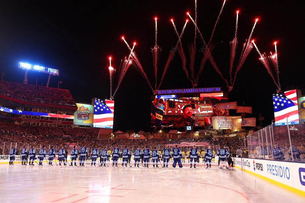 NHL szabadtéri meccs Tampa Bay Boston kapusbunyó