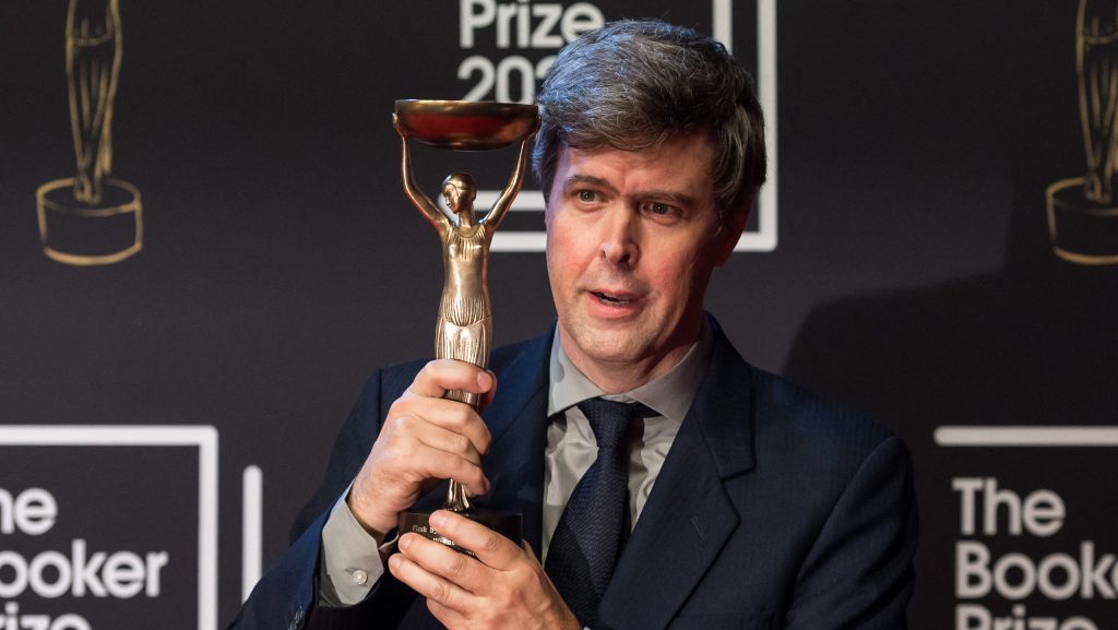 A Booker-díjas David Szalay nyitja idén az Ünnepi Könyvhetet