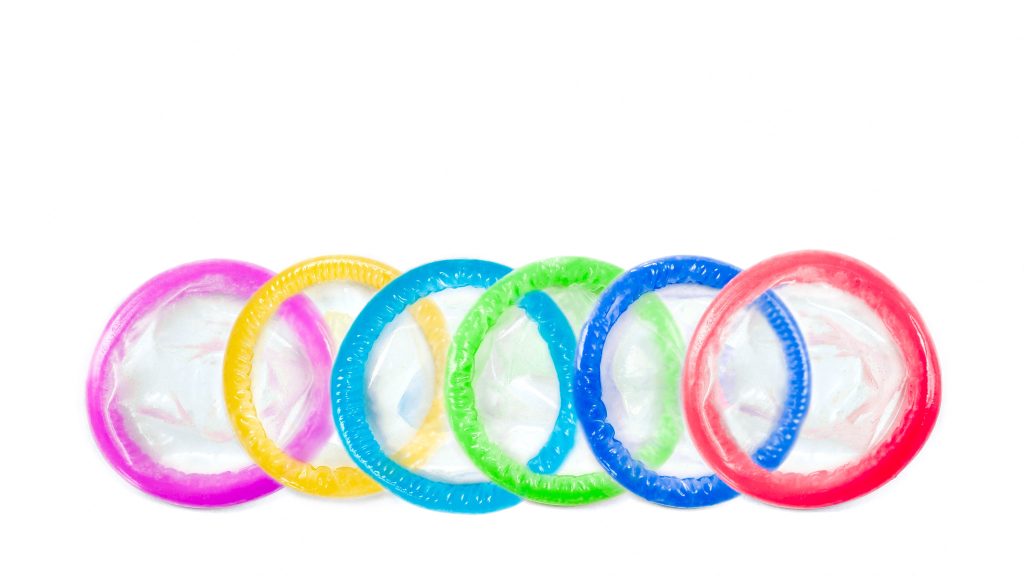 Rekordsebességgel elfogytak az óvszerek az olimpiai faluban, Magyar Péter is hozzászólt a hírhez