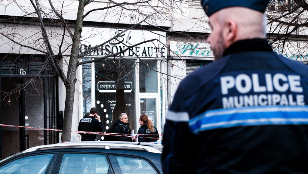 Gránátot dobtak egy szépségszalonra Grenoble-ben