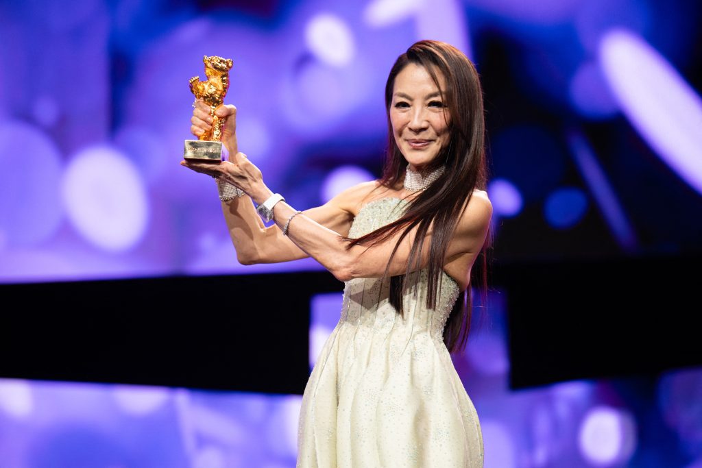 Michelle Yeoh életműdíjat kapott a Berlinálén
