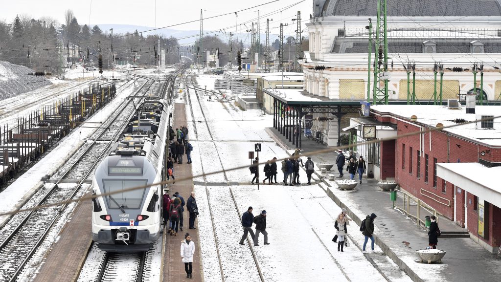 Annyit késett a reggeli személyvonat, hogy el se jutott a végállomásig