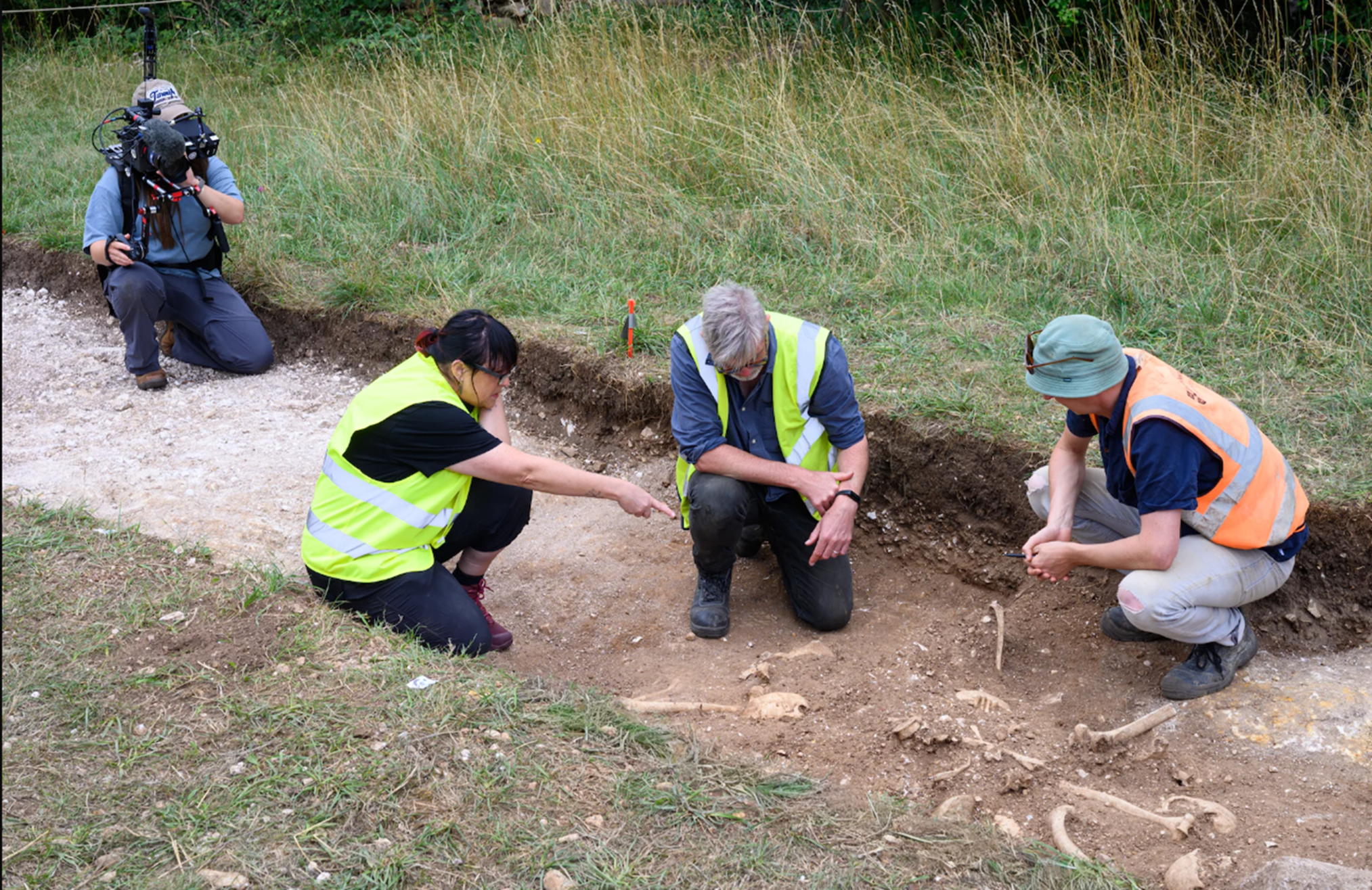 cambridge, régészet, ásatás, óriás, kutatás, csontvázak, kivégzés, csata, harc