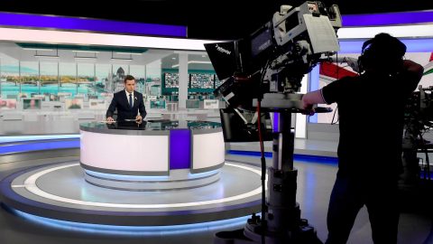 Kontra György, az M1 Híradó bemondója a közmédia Kunigunda úti gyártóbázisán 2020. március 15-én.