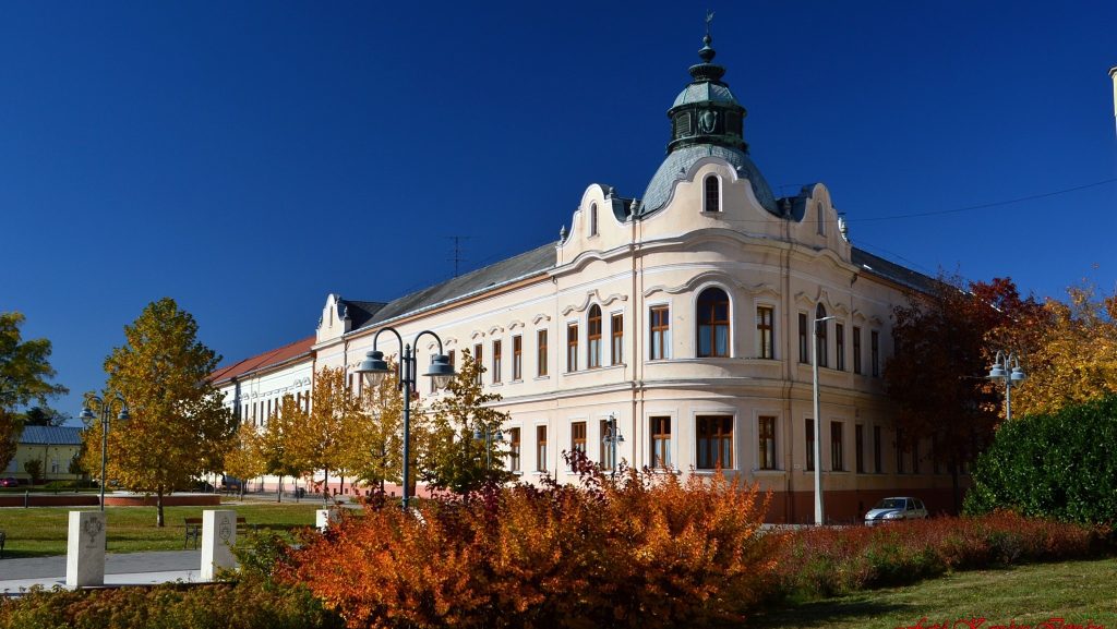 A hajdúböszörményi polgármester szerint a fideszes delegáció kitörölte egy helyi tanár telefonjáról a fényképeket, amit az iskolában zajló „politikai rendezvényről” készített