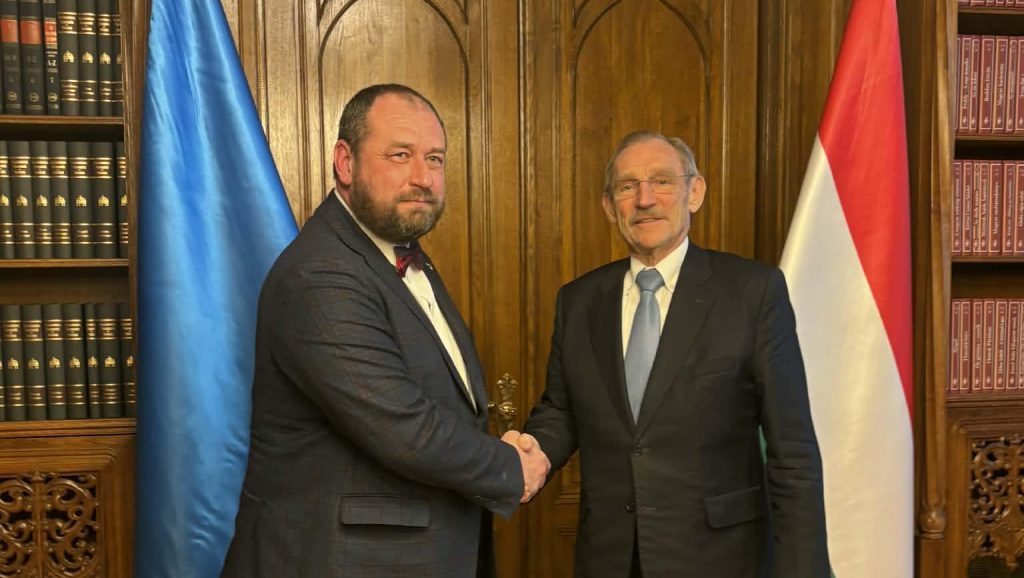 A budapesti ukrán nagykövettel, Fegyir Sándorral tárgyalt Pintér Sándor