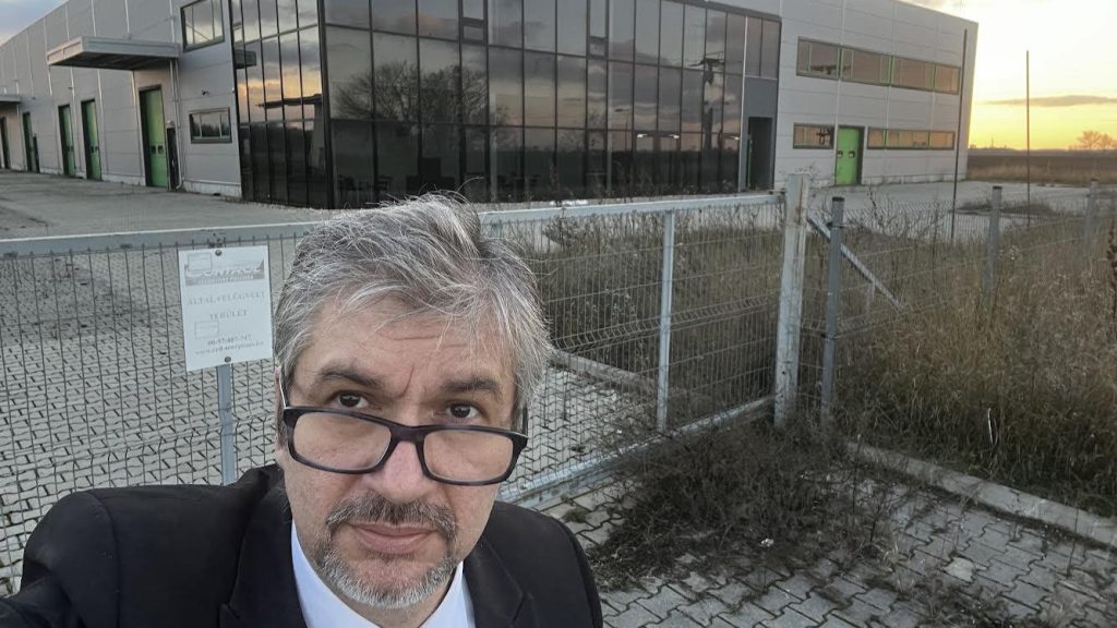 Hadházy rátalált a nyolcadik EU-s pénzből, túlárazva épített „szellem gyümölcsfeldolgozóra”