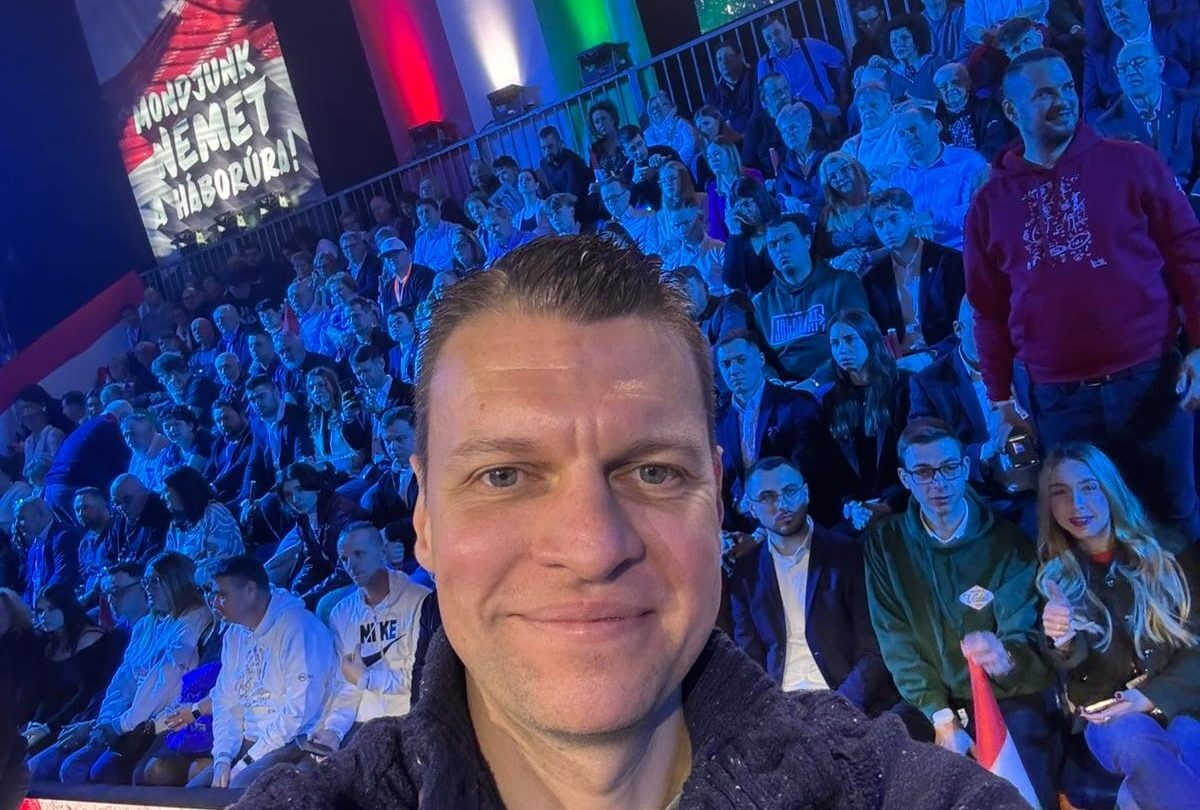 Menczer Tamás elismerte, „háttérbe szorult” a miniszteri biztosi munkája, amiért havi 1,5 milliót kap