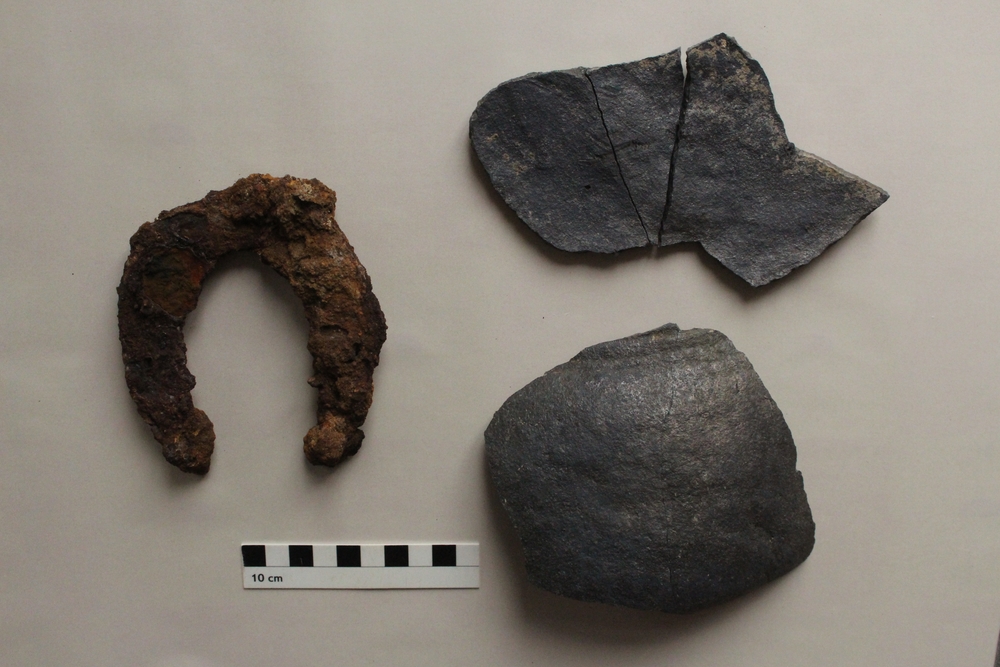 A helyszínen találta leletek.