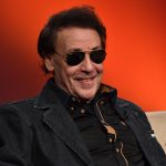 Fenyő Miklós énekes, zenekarvezető a Hogy volt?! című tévéműsor felvételén.