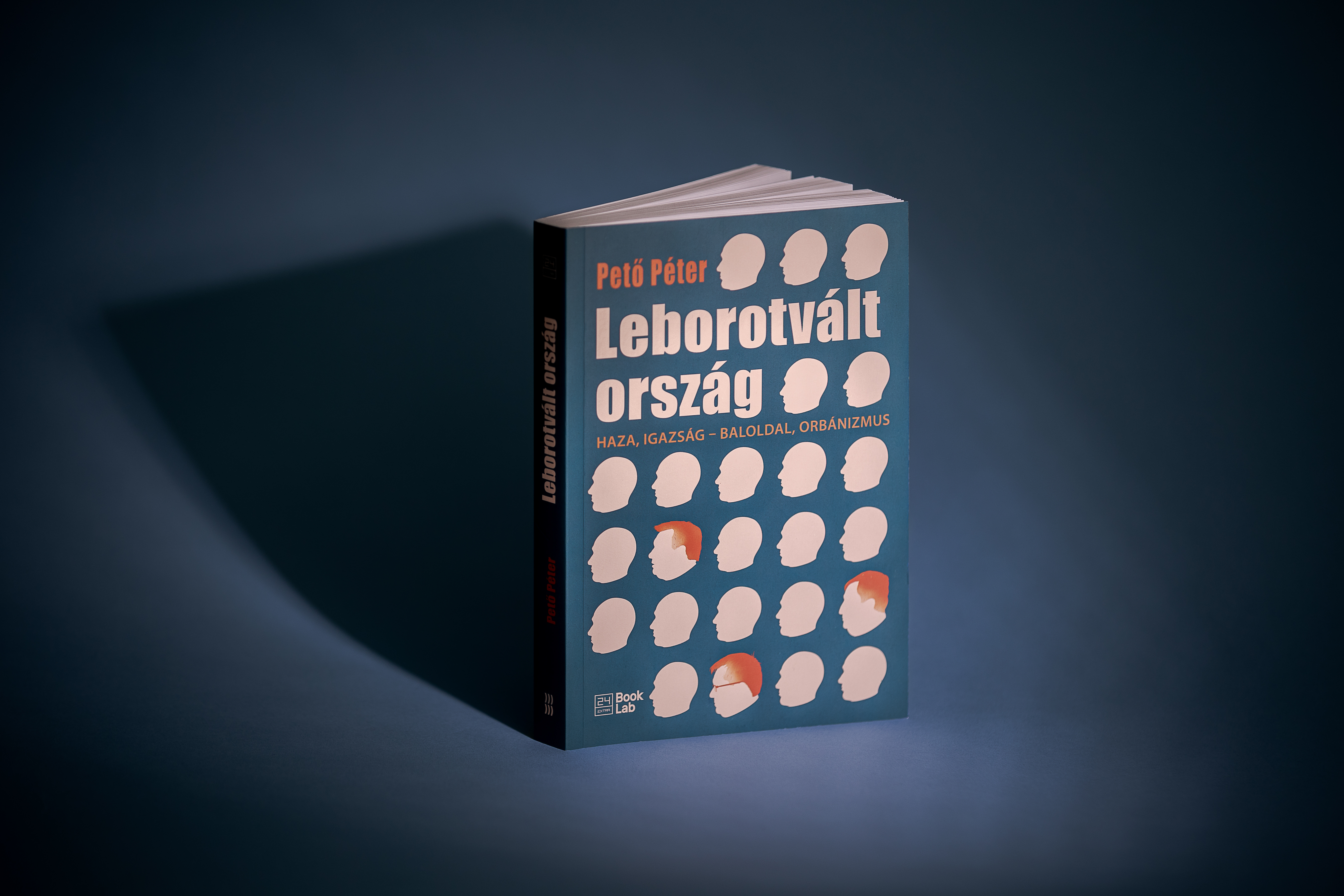 Így lett a hazánk az a hely, ahol a nemzet önbecsülését Mészáros Lőrincre cserélték – már megrendelhető a Leborotvált ország 2