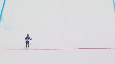 Arai Makiko a léceit elhagyva sétált be a célba a milánói-cortinai téli olimpián.