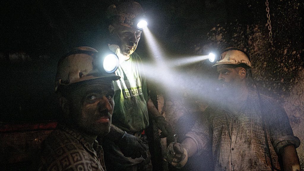 Aranyat és kritikus ásványkincseket talált Erdélyben egy kanadai cég