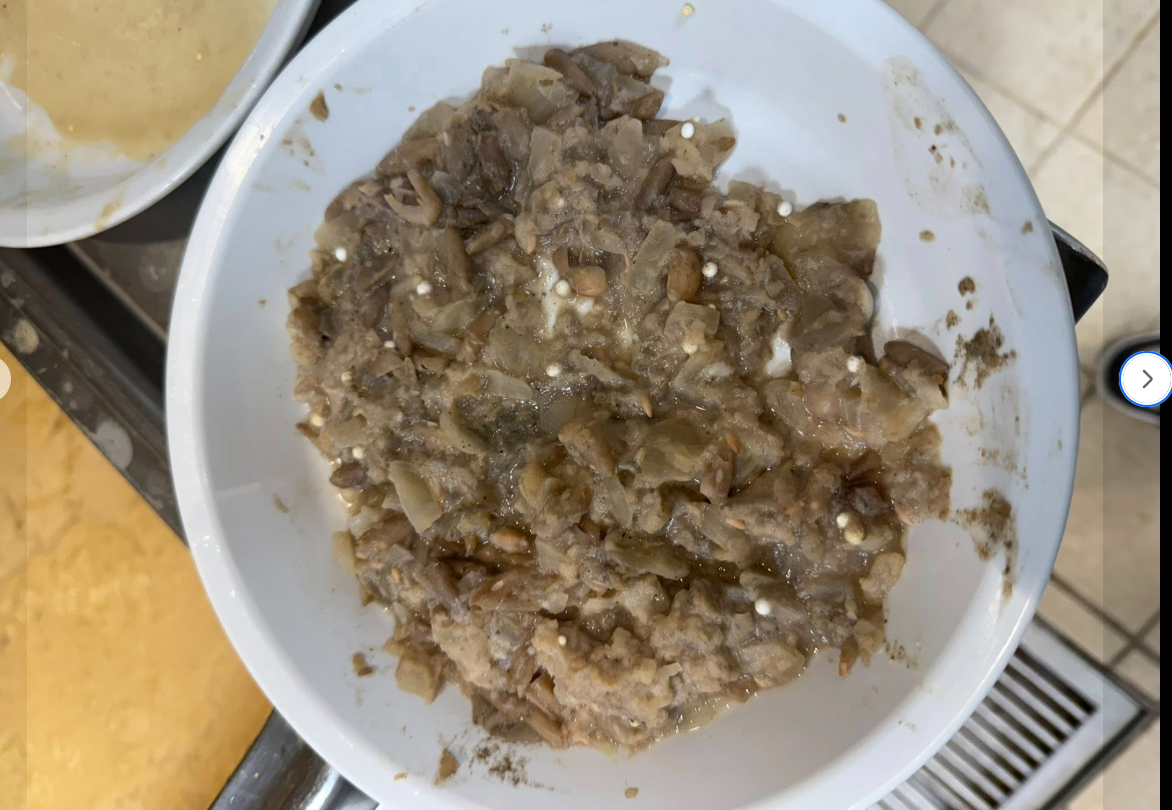 „Hívott a kollégám, hogy fehér golyók kezdtek felúszni a babfőzelék tetejére” – majdnem szennyezett sóval készült étel került a menzára