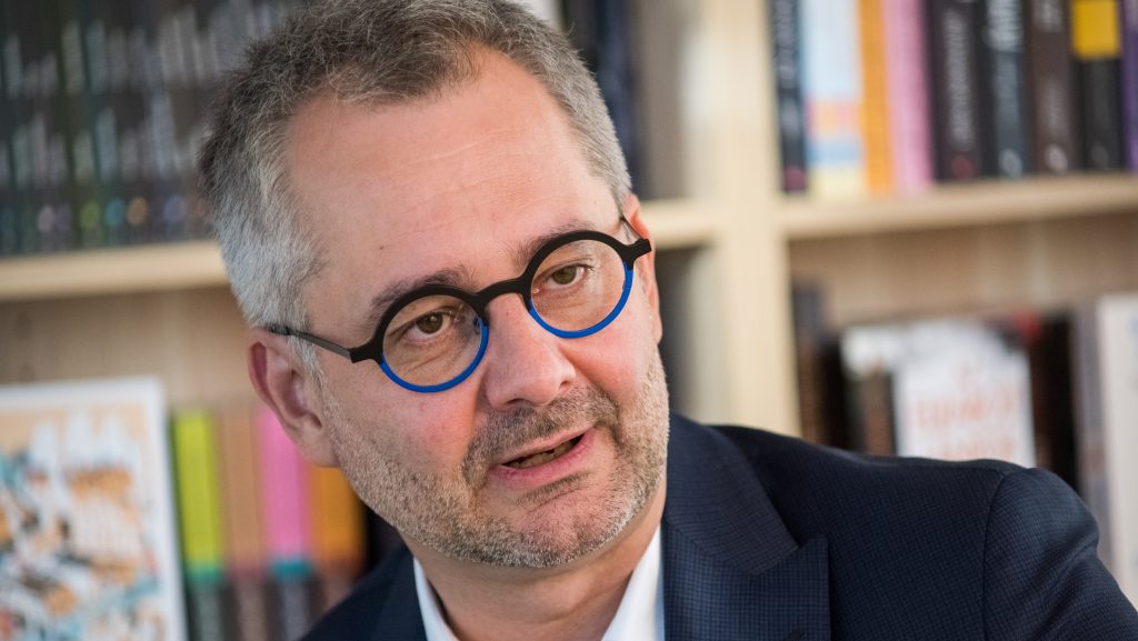 Barabási Albert-Lászlóval is váltott levelet Epstein – megkérdeztük a magyar tudóst, összejött-e a találkozó