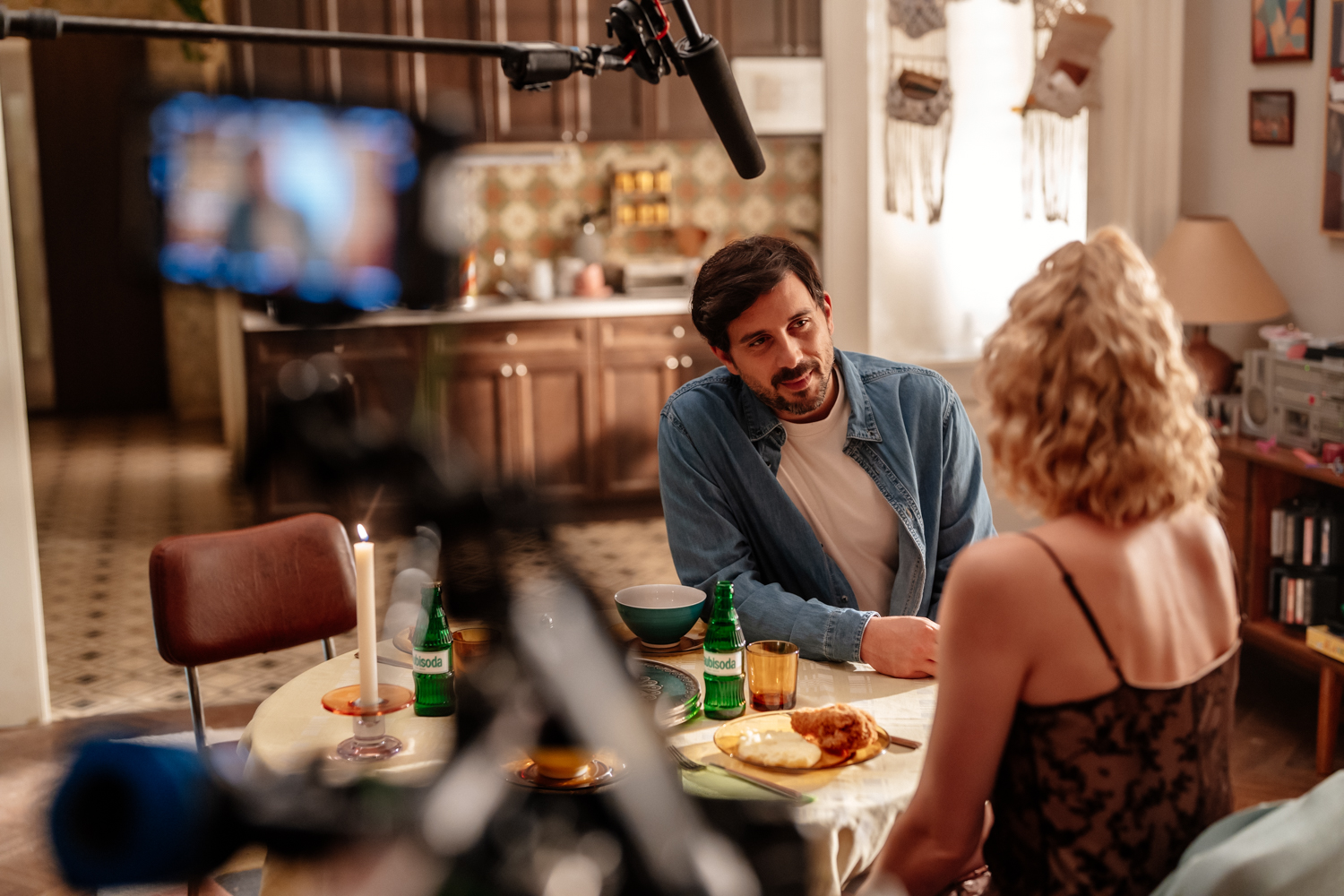 Gyorsan beránt a cukormázba vont 90-es évek, de a Beléd estem sorra hagyja ki a ziccereket 2