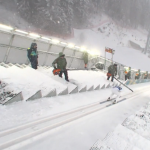 Benjamin Loomis száguld a lombfúvó felé a téli olimpián.