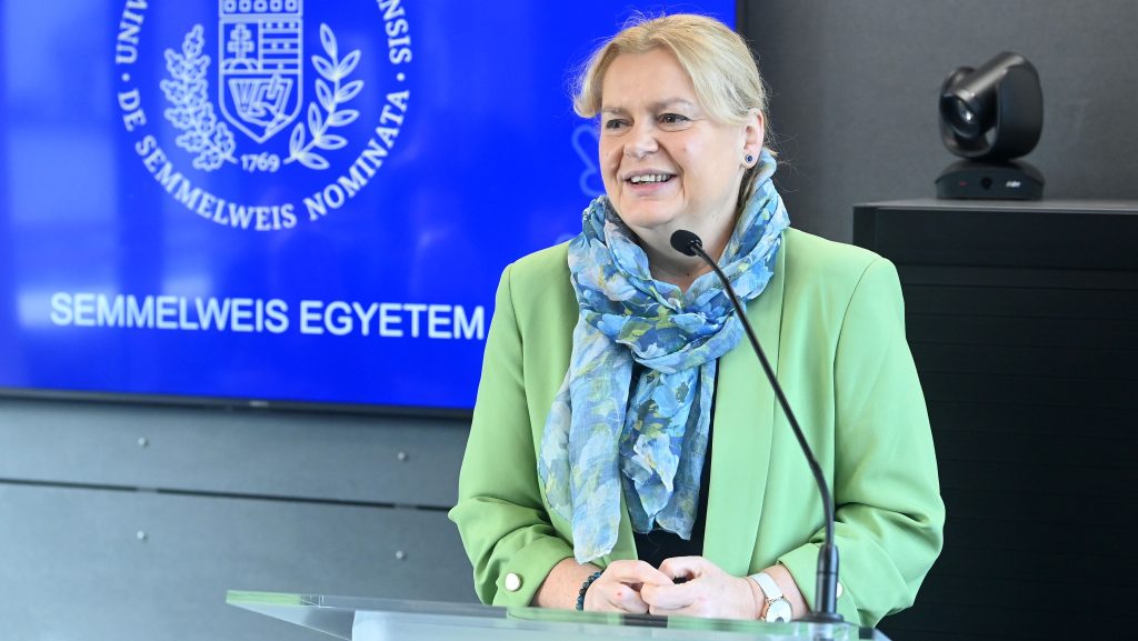 Készül a jogszabály: patikus is írhat majd fel gyógyszert