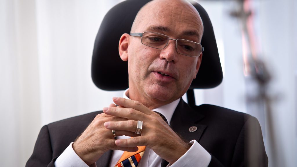 Nem vizsgálja Péterfalvi Attila hivatala, hogyan kerülhettek a kormányhoz a gyöngyösi tüntetők adatai