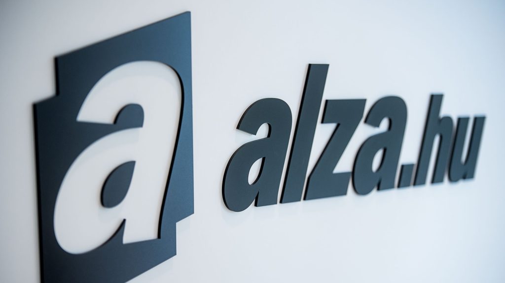 Szinte az összes boxot feltörték a tiszaújvárosi Alza automatában