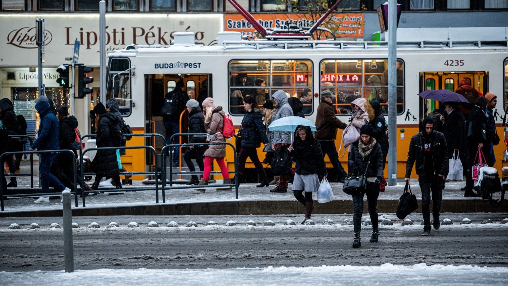Fennakadásokat okoz a havazás a budapesti tömegközlekedésben