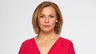 Járó Zsuzsa a Drága örökösök című sorozat szereplőjeként.