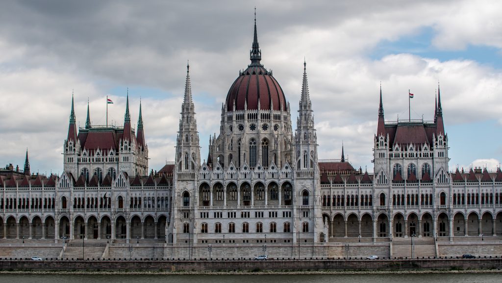 Betárazott az Orbán-kormány: csendben 1,2 milliárd dollárnyi kötvényt adtak el