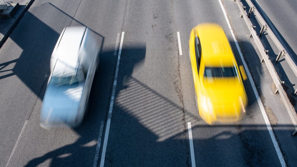 Gond lehet a sebességhatár-változással, drámai előrejelzés érkezett