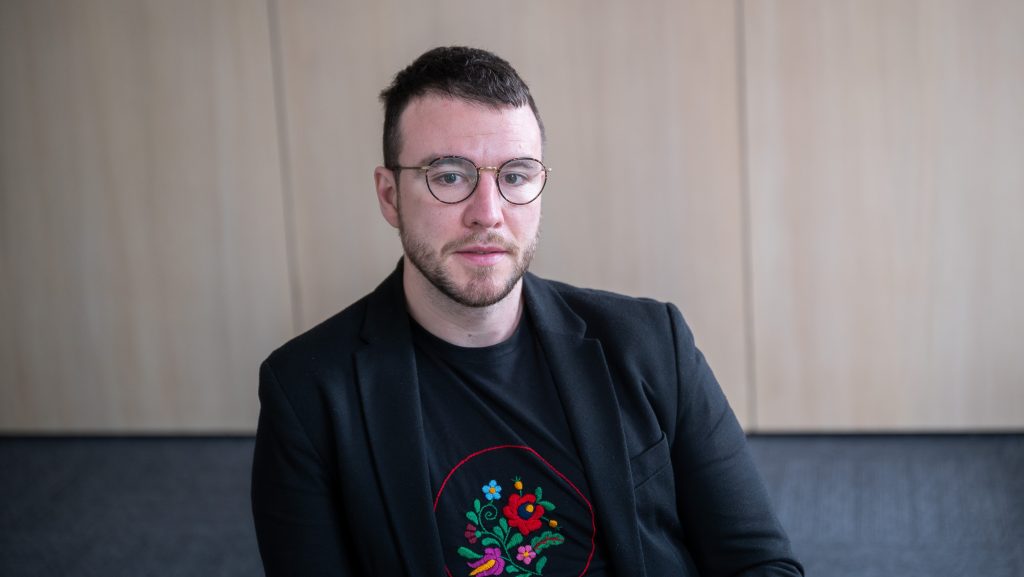 Molnár Áron a gyerekkoráról: Román menekültnek hívtak, rendszeresen gúnyolódtak rajtam