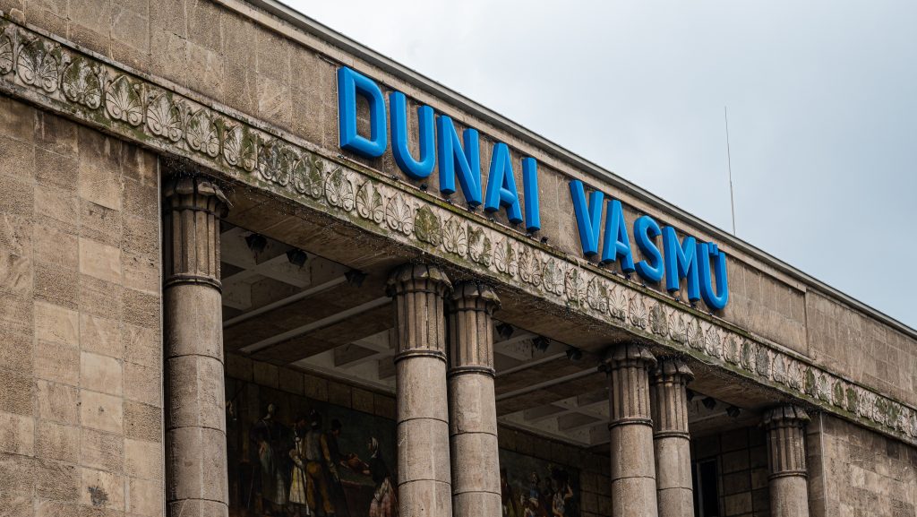 Lázár János: befektetőkkel tárgyalunk a Dunaferről, de addig is újabb 5 milliárdos mentőövetet kaphat a cég