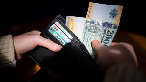 Ennyibe kerülhetett tavaly az, hogy használtuk a bankszámlánkat.