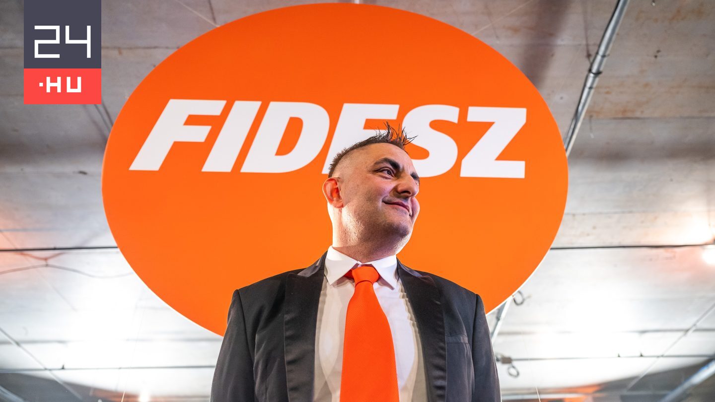 Közös fotó készült Gáspár Győzőről, Gáspár Evelinről és Tóth Gabiról, még az Orbán-firka is előkerült
