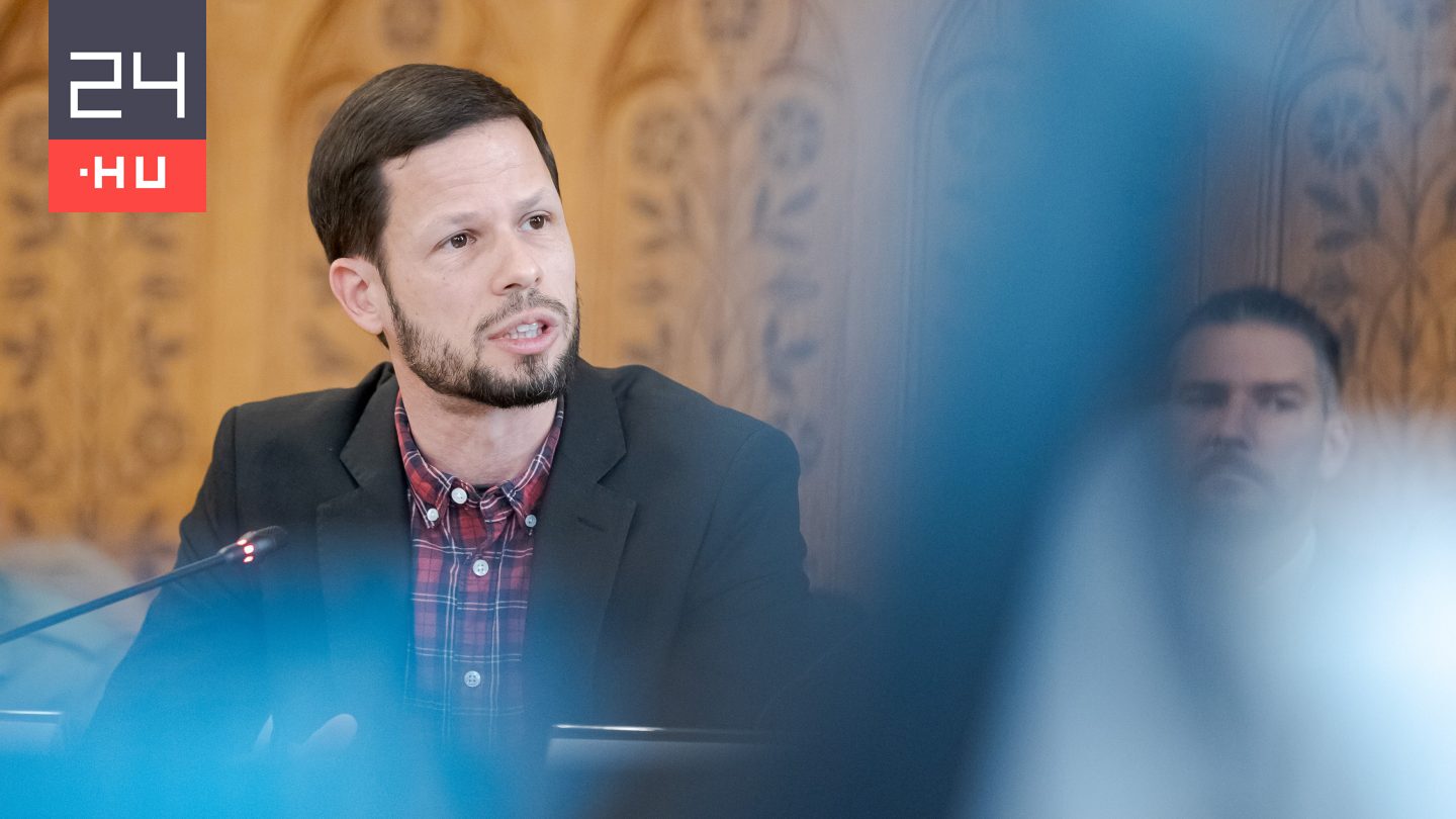 „Az Orbán-kormány Csernobilja” – Tordai feljelentést tesz a gödi Samsung-gyár miatt