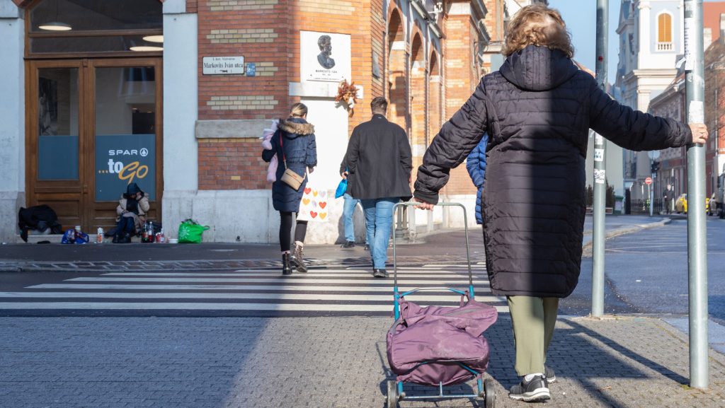 Havonta átlagosan 57 ezer forinttal rövidíti meg a nyugdíjasokat a jelenlegi rendszer