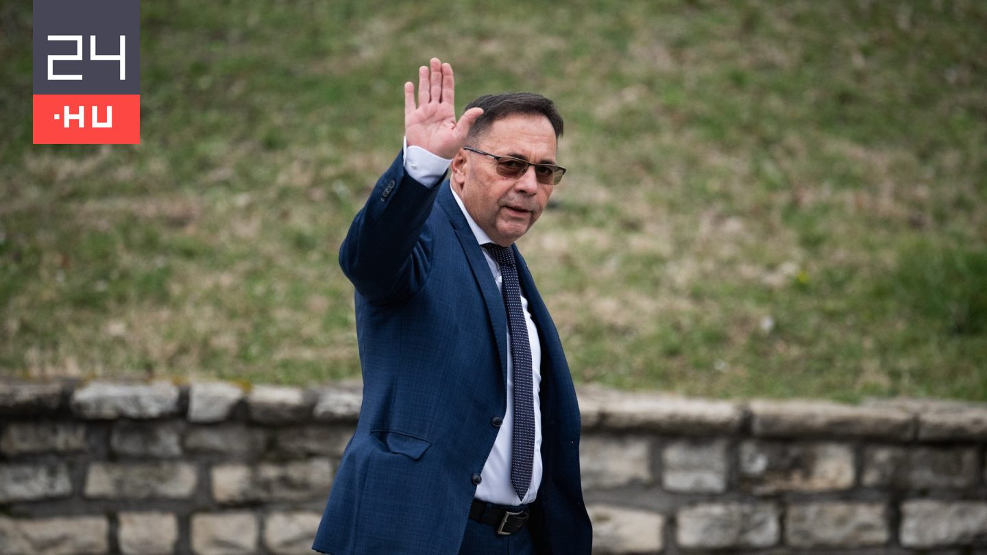 Pócs János azt állította, hogy tiszások vertek össze egy sánta férfit, a fideszes alpolgármester szerint viszont az ő családja bánt el vele