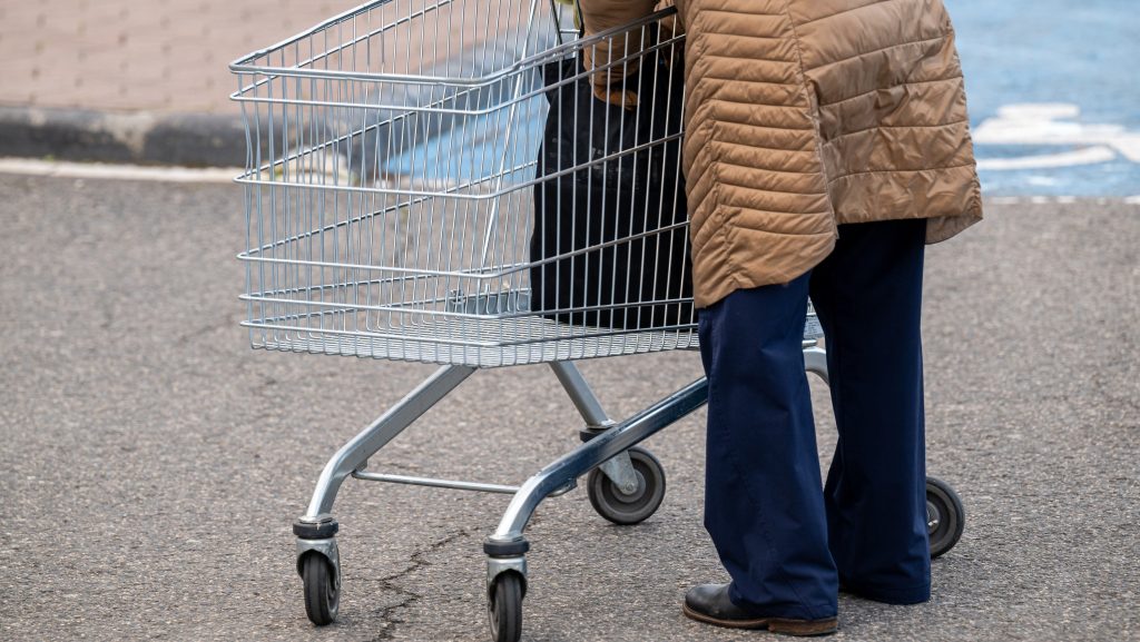 Nyugdíjguru: öngyilkosság lenne a Tisza Párt részéről a 13. és 14. havi nyugdíj farigcsálása