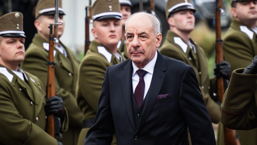 Sulyok Tamás hivatala már az MNB-botrány kitörései után üzletelt Matolcsy Ádám cégével