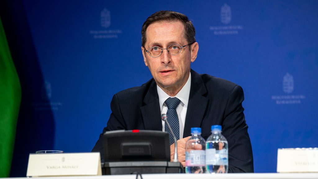 Megvágták az alapkamatot Varga Mihályék