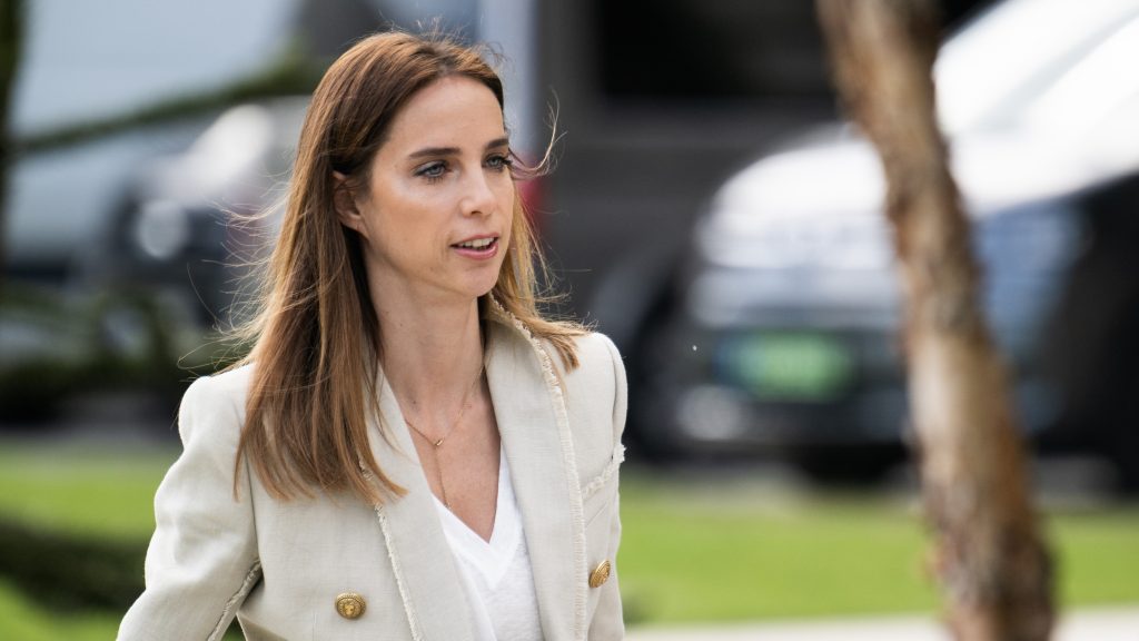 Közel 900 milliót vesz ki Rogán-Gaál Cecília és Sarka Kata egy csekély olvasottságú bulvárlapból