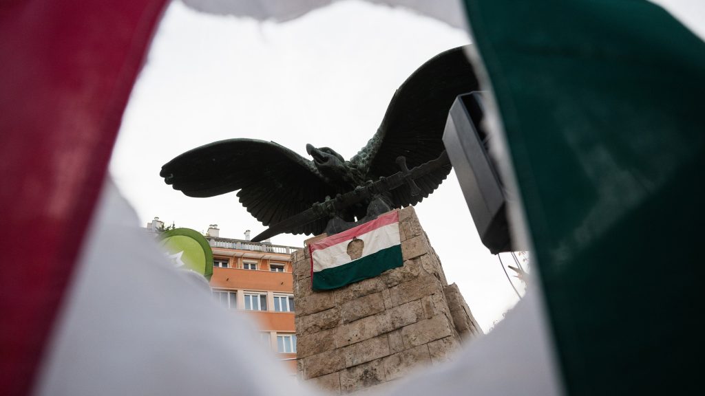 Schultz Nóra: A kispárt, amit nem az indulás miatt piszkálnak