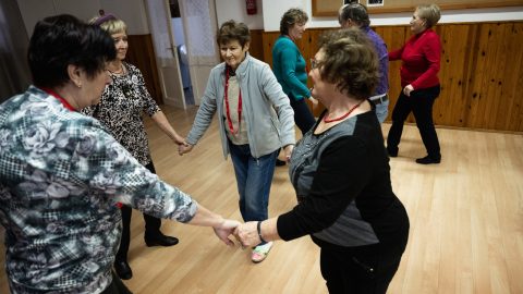 Nők40 nyugdíj – így szerezhető jogosító idő gyermekneveléssel.