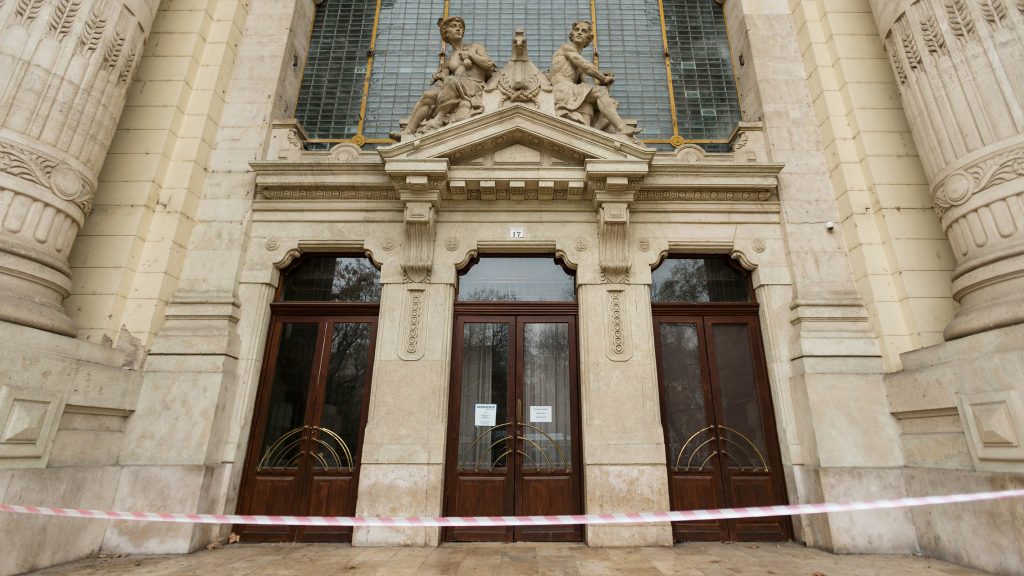 Romhalmazzá vált a Tőzsdepalota, most egy Tiborcz Istvánhoz köthető cég kezdheti az átalakítást