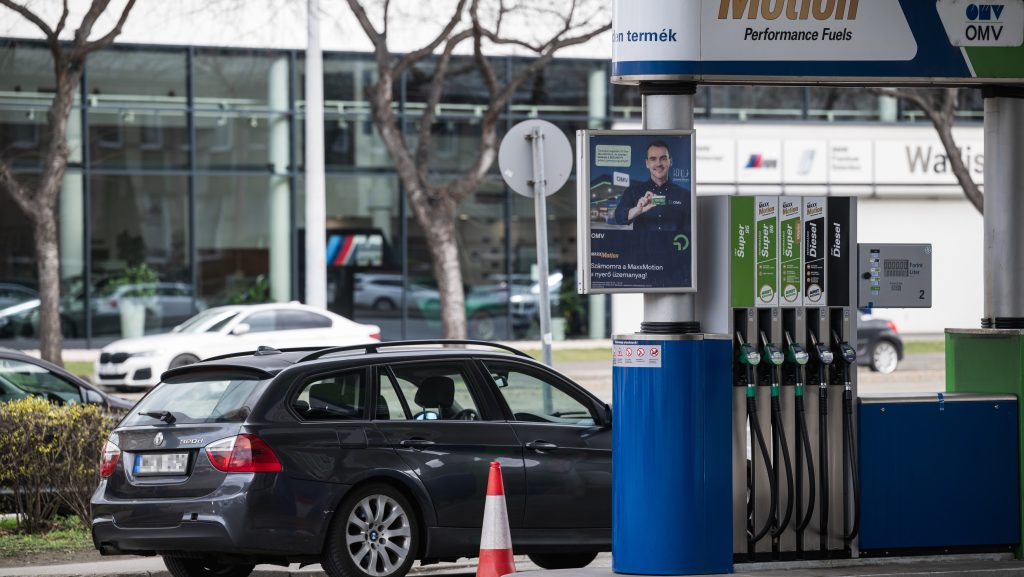 Drágább lesz a tankolás szerdától