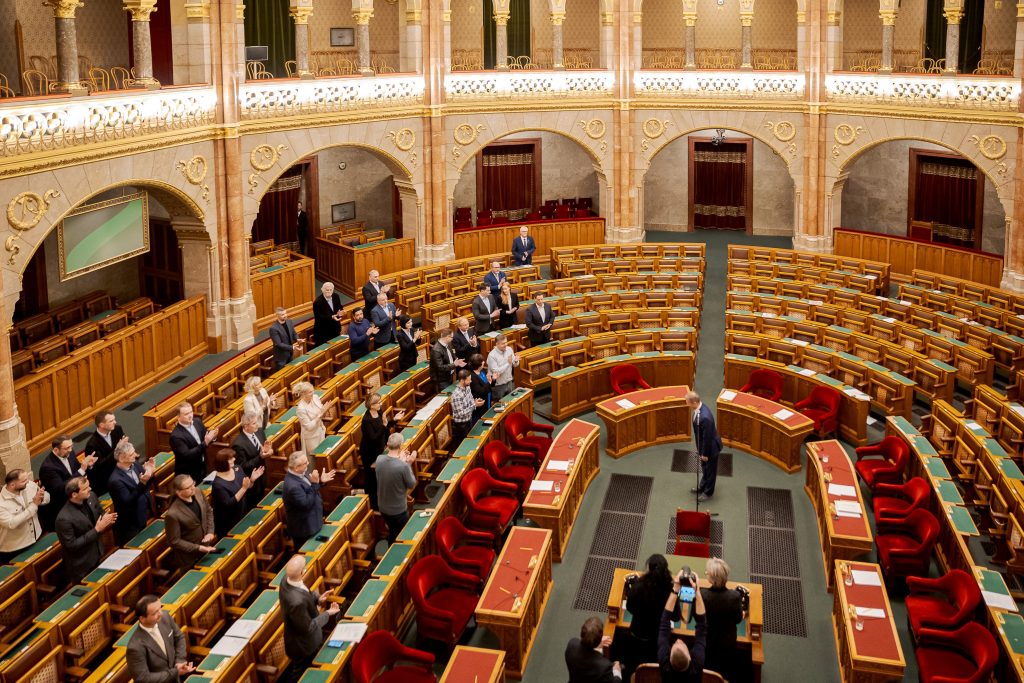 Rendkívüli ülés a parlamentben a rendkívüli hideg miatt