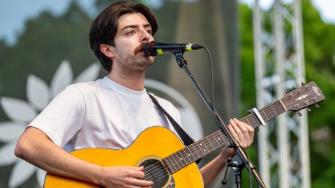 Fekete Giorgio, a Carson Coma énekese