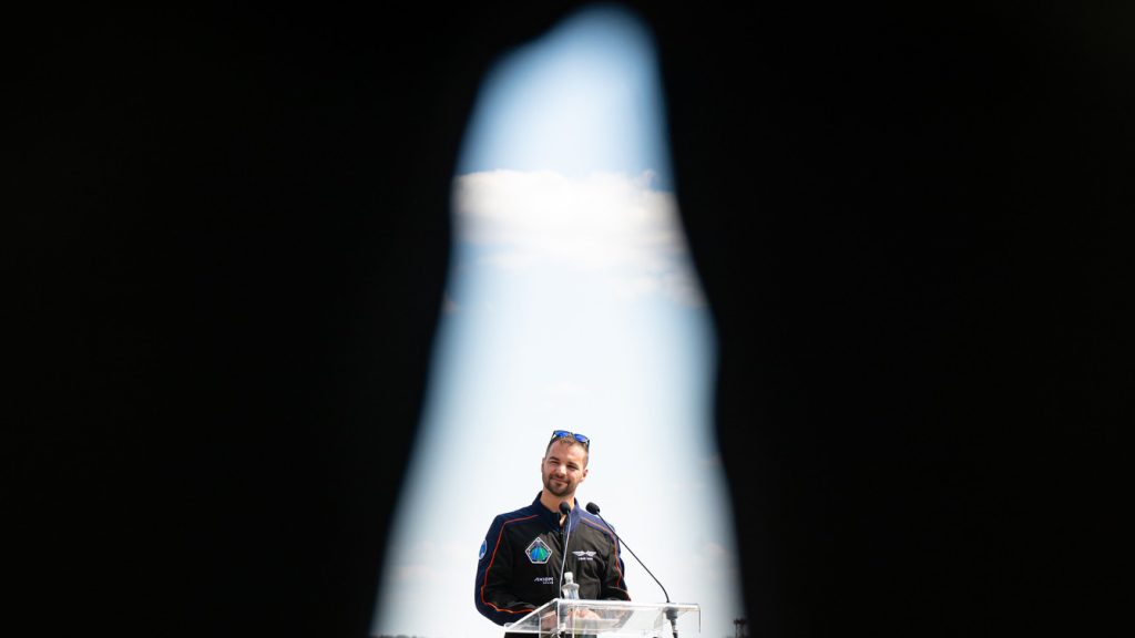 Kapu Tibor megjelenésében reménykednek a magát lábon lövő Fidesz-jelölt elárvult körzetében