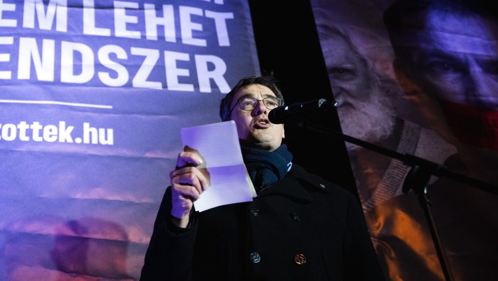 „Hagyjuk-e, hogy a kormány a jog fölé helyezze magát?” – az Európai Bizottsághoz fordul Karácsony Gergely