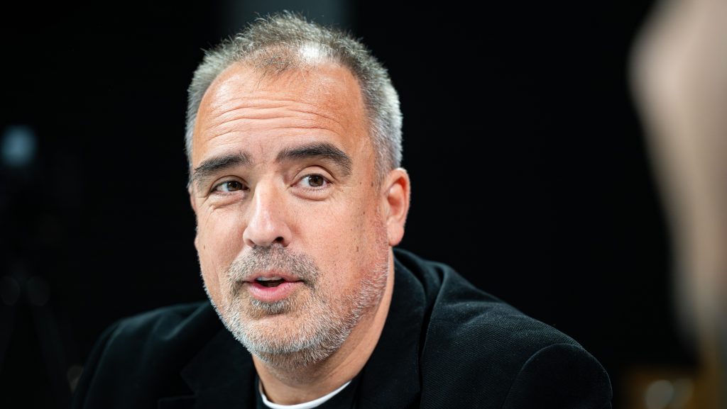 Török Gábor közzétette, mekkora esélyt lát a választáson a különböző kimeneteleknek