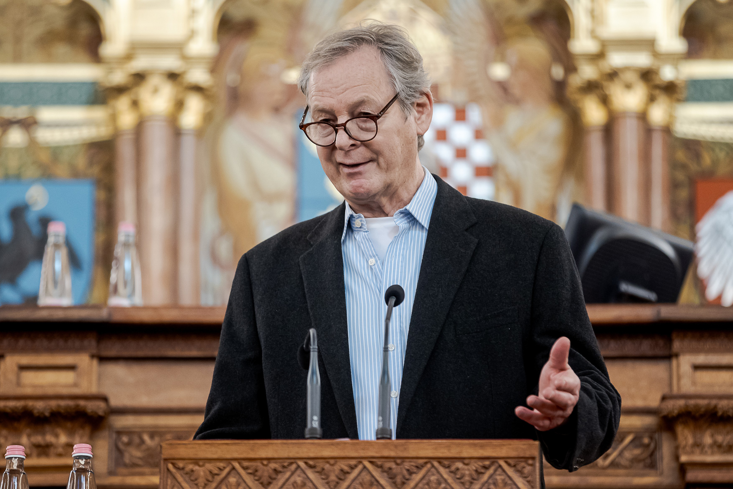 „Ha ezt meglépik, szobrot emelek Magyar Péternek” – szakértőkkel elemeztük a Tisza nyugdíjvállalásait 2